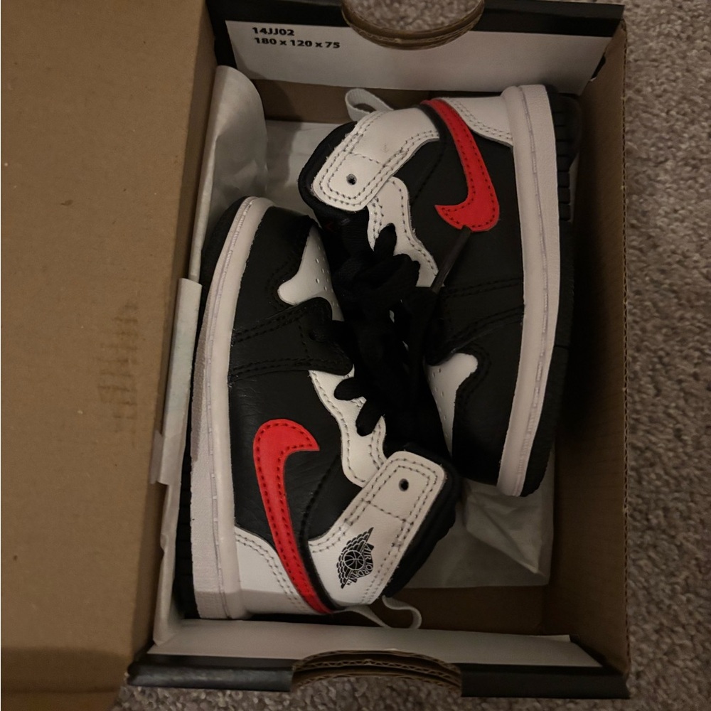 Jordan 1 Mid | Toddler size 4c